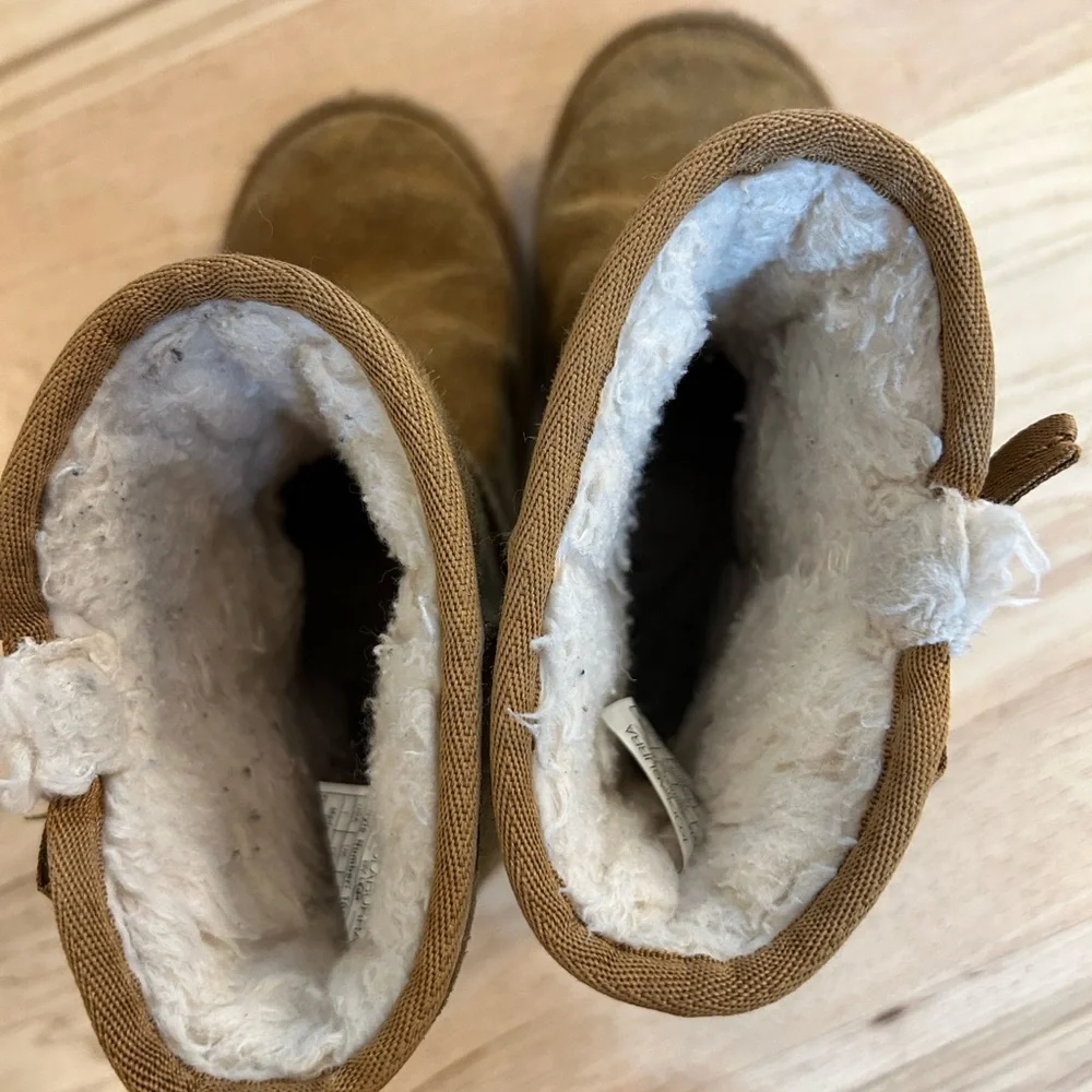 Kookaburra by uggs size 1 big girl